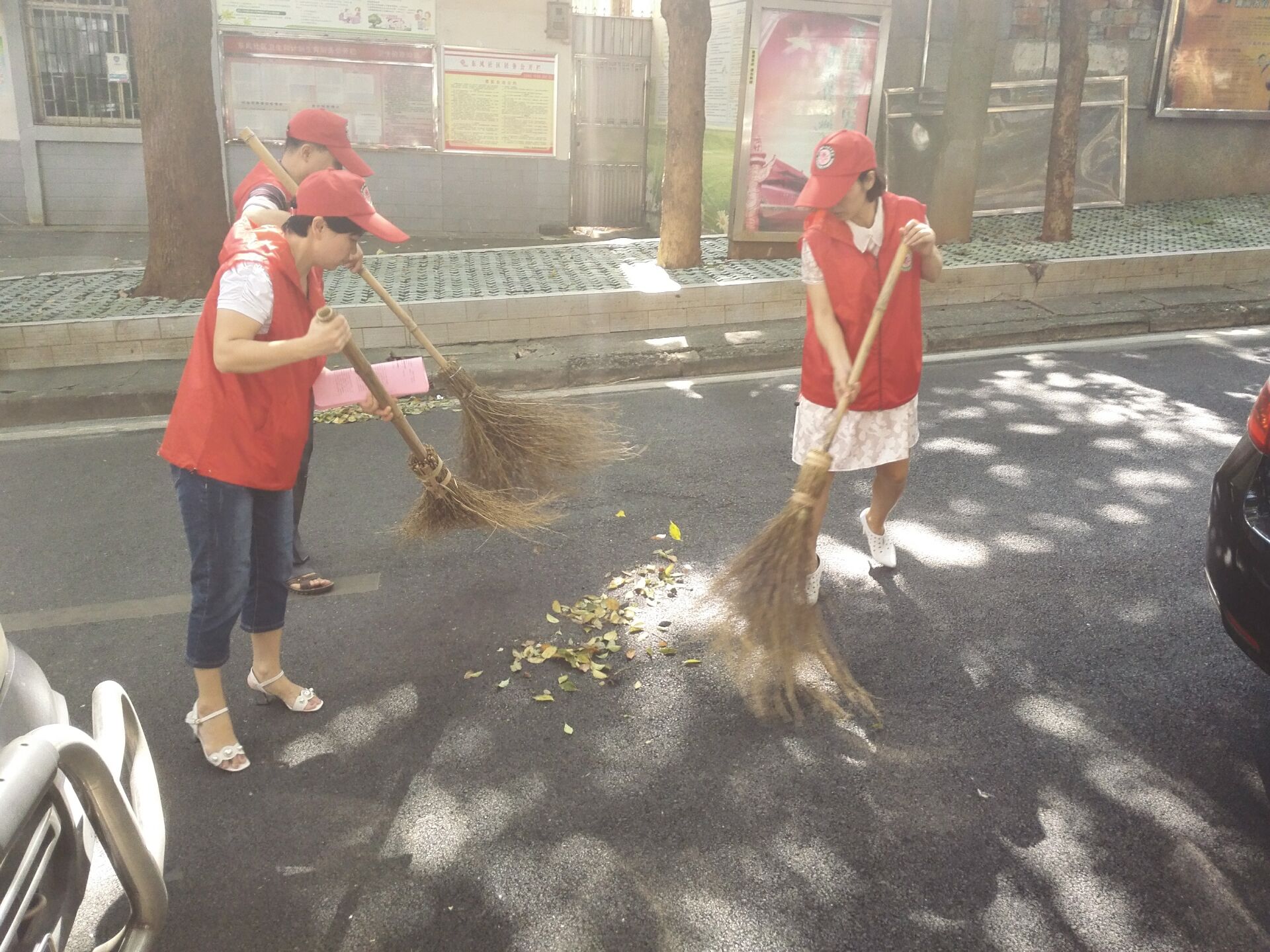 郴州市中心血站组织党员志愿者进社区集中开展志愿服务活动